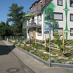 Diamond House Deluxe 9 *