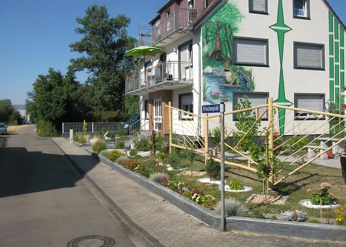 Diamond House Deluxe 9 *